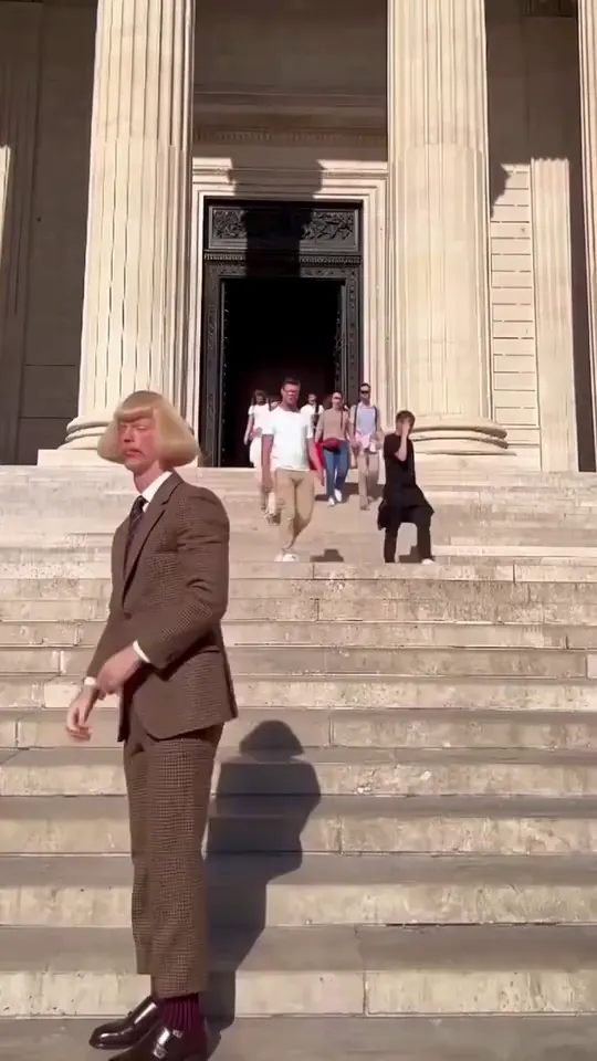 Jean Paul, the walk: an original Character in a short looping Clip