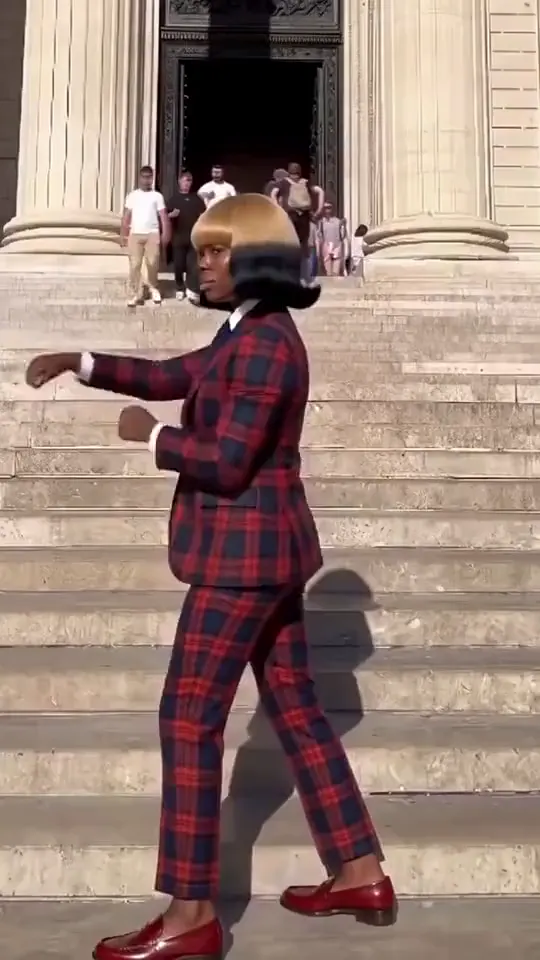 Delphine, on the steps: an original Character in a short looping Clip
