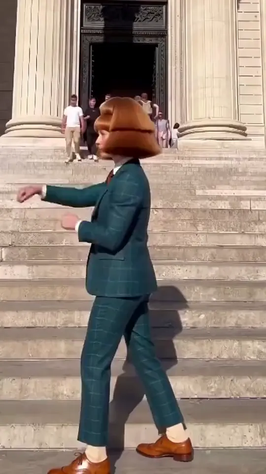 Rosalind, on the steps: an original Character in a short looping Clip
